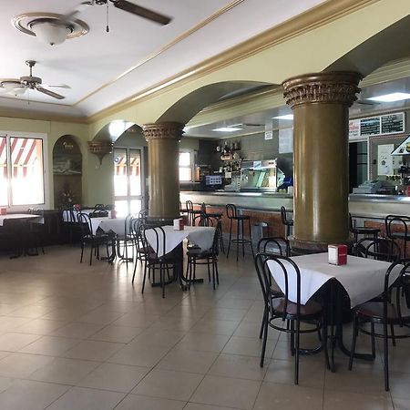Hostal Bar San Pedro Mairena De Alcor Zewnętrze zdjęcie