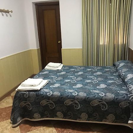 Hostal Bar San Pedro Mairena De Alcor Zewnętrze zdjęcie