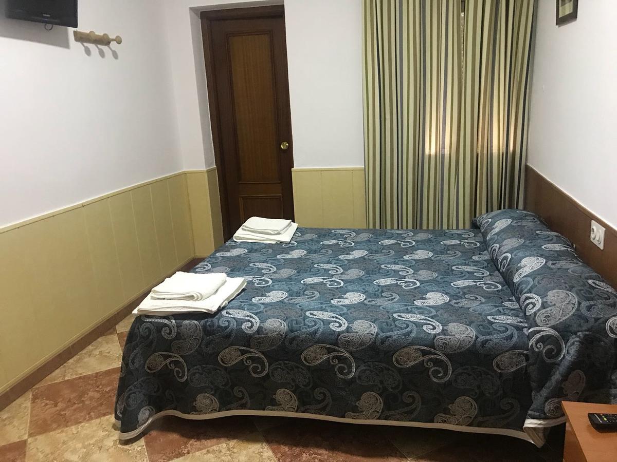 Hostal Bar San Pedro Mairena De Alcor Zewnętrze zdjęcie