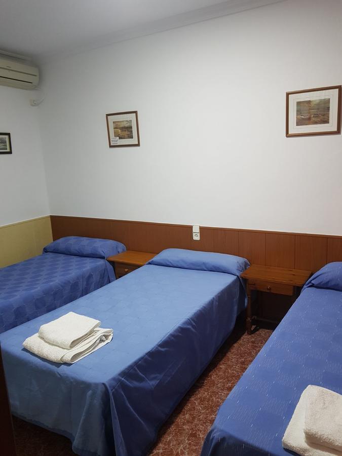 Hostal Bar San Pedro Mairena De Alcor Zewnętrze zdjęcie