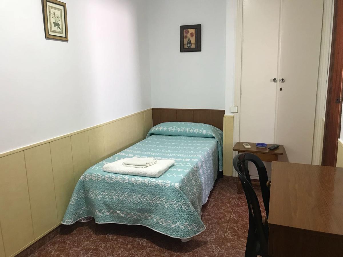 Hostal Bar San Pedro Mairena De Alcor Zewnętrze zdjęcie